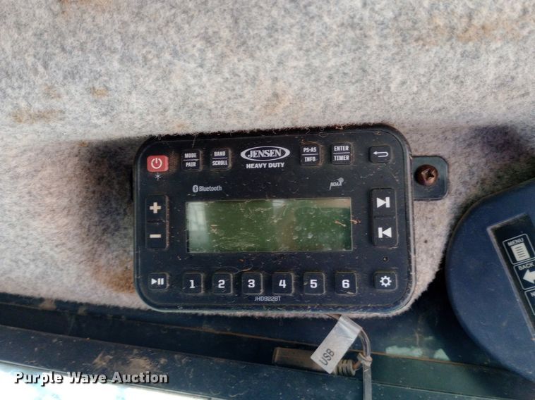 image for item NY9421 2015 John Deere 333E skid steer loader