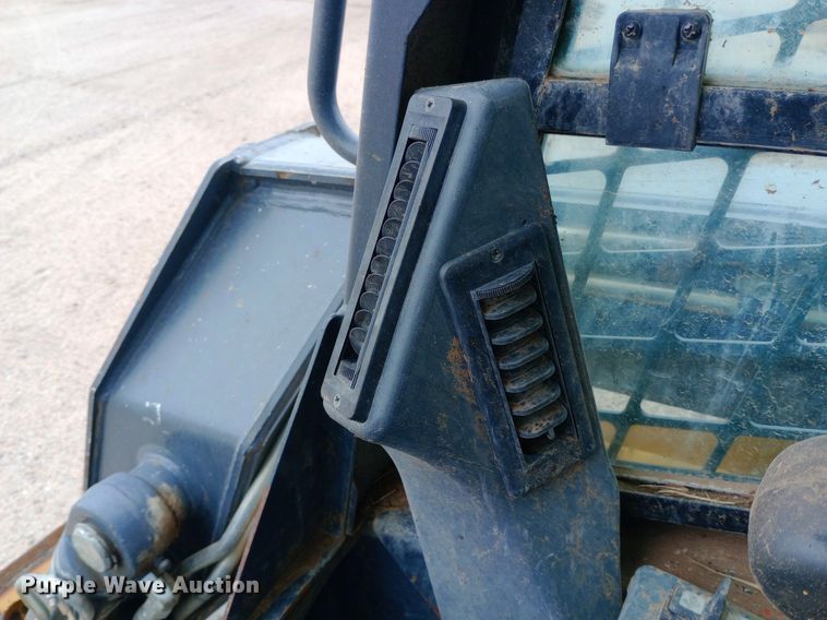 image for item NY9421 2015 John Deere 333E skid steer loader