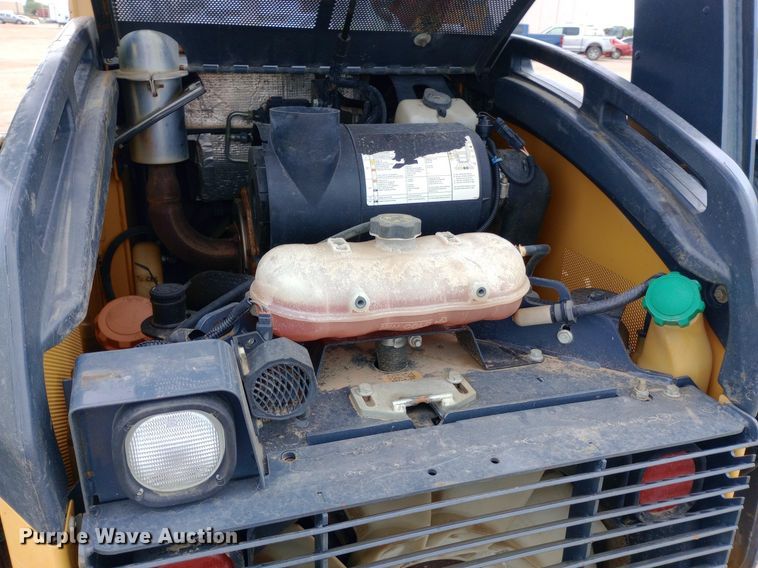 image for item NY9421 2015 John Deere 333E skid steer loader