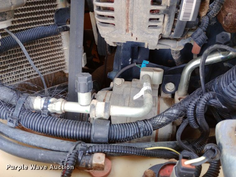 image for item NY9421 2015 John Deere 333E skid steer loader