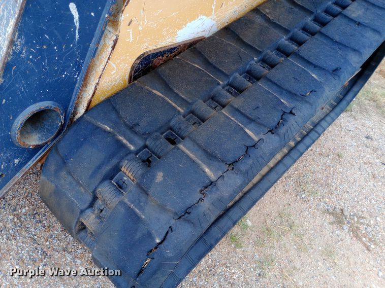 image for item NY9421 2015 John Deere 333E skid steer loader