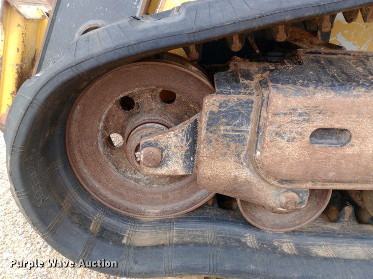 image for item NY9421 2015 John Deere 333E skid steer loader