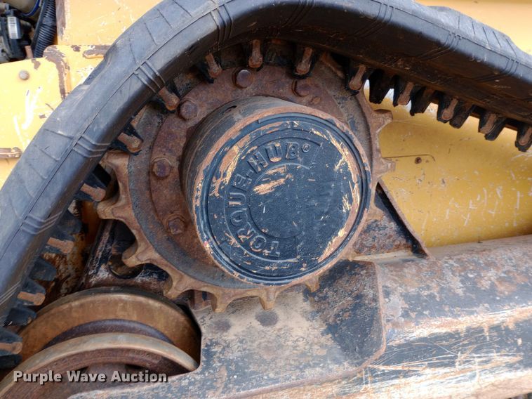 image for item NY9421 2015 John Deere 333E skid steer loader