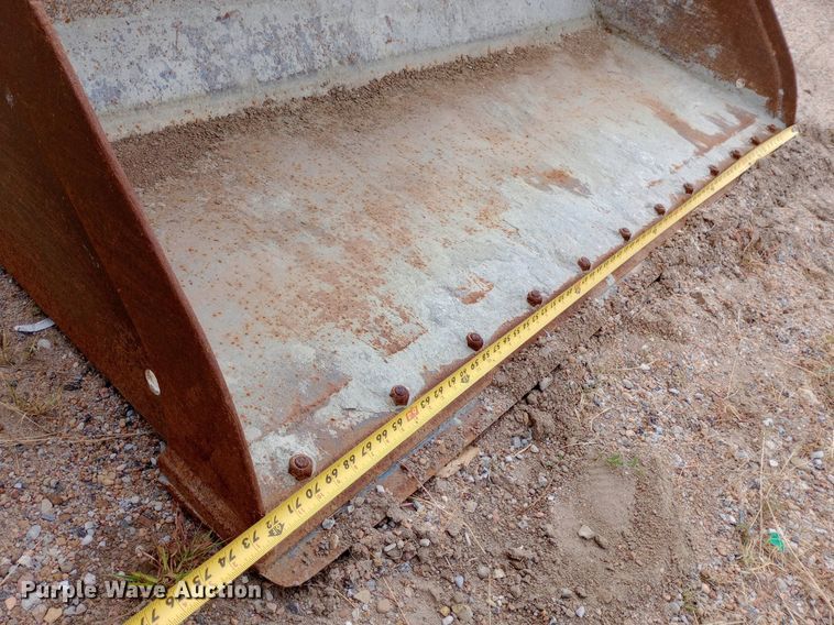 image for item NY9421 2015 John Deere 333E skid steer loader