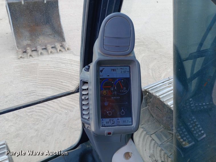 image for item NY9425 2014 John Deere 250G LC excavator