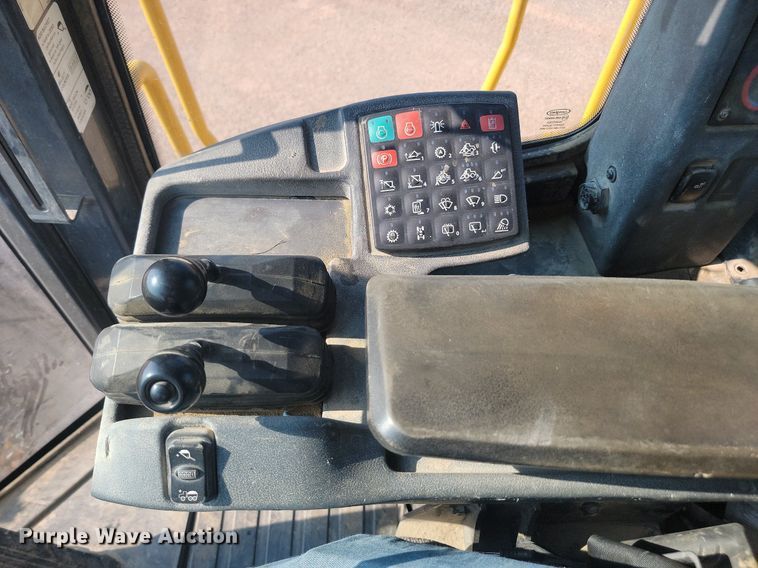 image for item OD9685 2012 John Deere 744K wheel loader