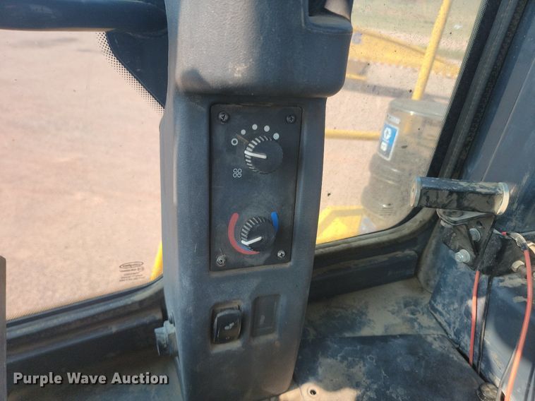 image for item OD9685 2012 John Deere 744K wheel loader