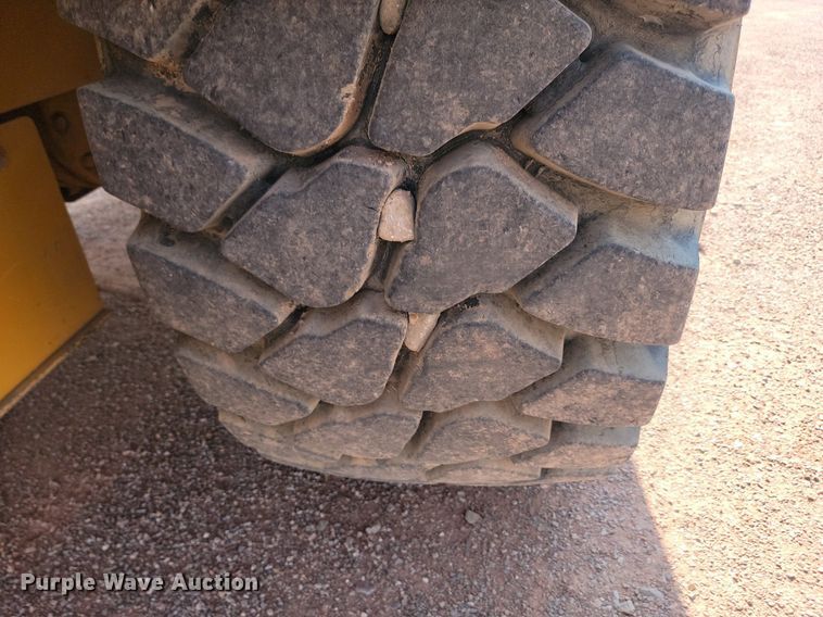 image for item OD9685 2012 John Deere 744K wheel loader