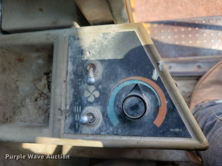 image for item OD9686 1985 Caterpillar 936 wheel loader