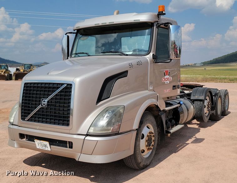 image for item OD9688 2014 Volvo  VNL semi truck