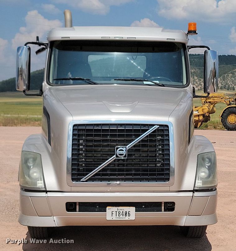 image for item OD9688 2014 Volvo  VNL semi truck