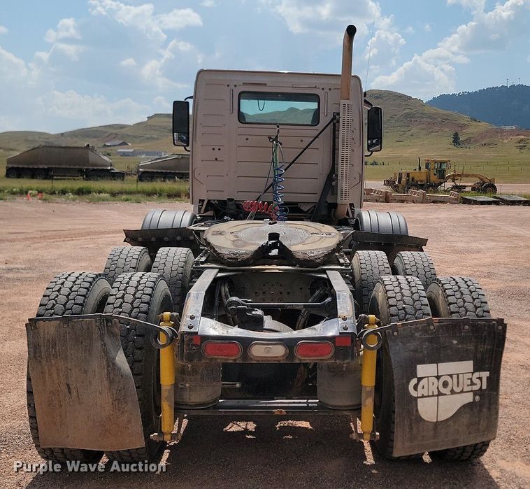 image for item OD9688 2014 Volvo  VNL semi truck