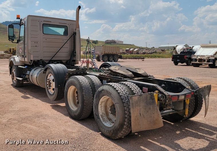 image for item OD9688 2014 Volvo  VNL semi truck