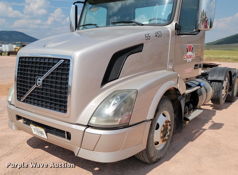 image for item OD9688 2014 Volvo  VNL semi truck