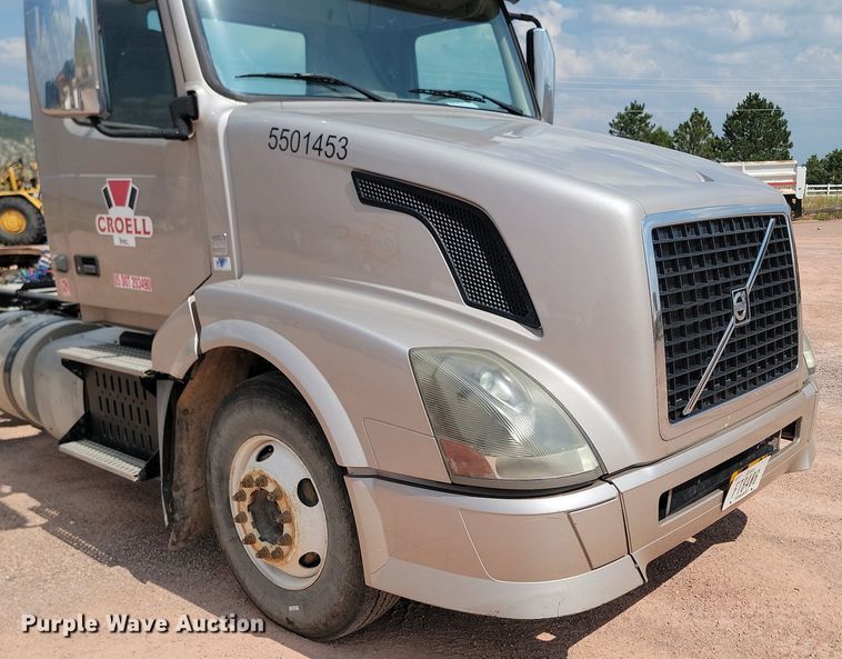 image for item OD9688 2014 Volvo  VNL semi truck