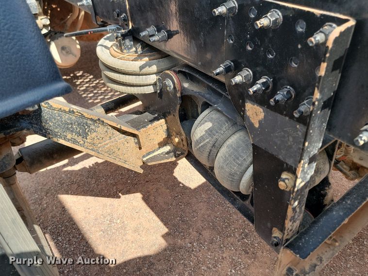 image for item OD9688 2014 Volvo  VNL semi truck