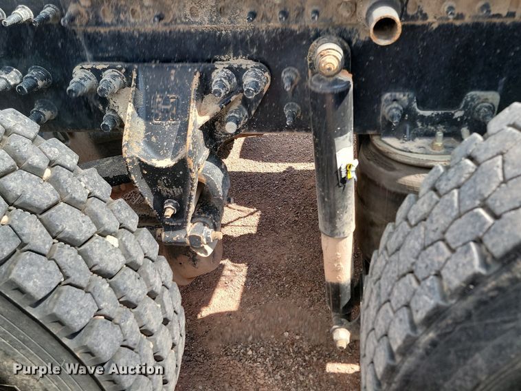 image for item OD9688 2014 Volvo  VNL semi truck