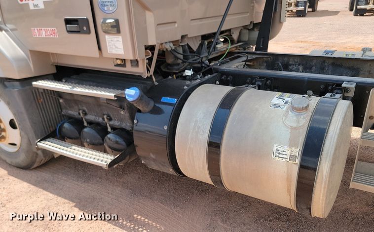 image for item OD9688 2014 Volvo  VNL semi truck