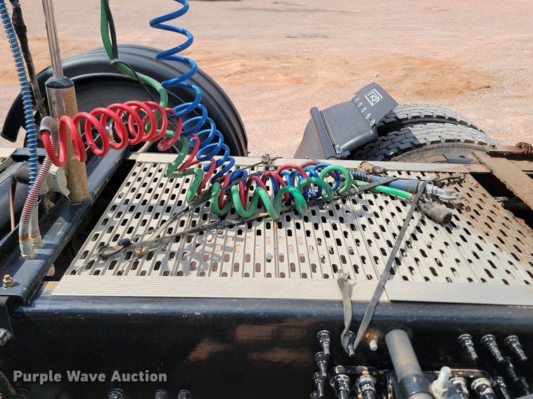 image for item OD9688 2014 Volvo  VNL semi truck