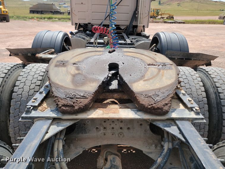 image for item OD9688 2014 Volvo  VNL semi truck