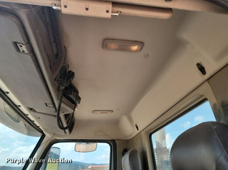 image for item OD9688 2014 Volvo  VNL semi truck