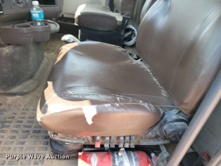 image for item OD9688 2014 Volvo  VNL semi truck