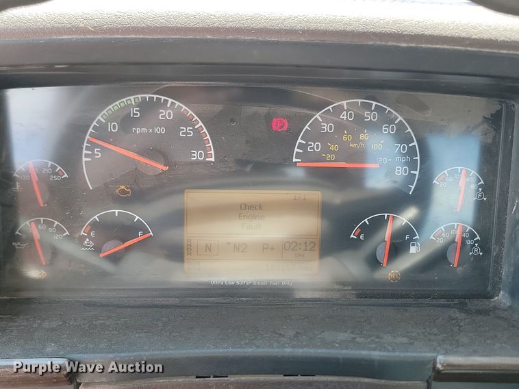 image for item OD9688 2014 Volvo  VNL semi truck