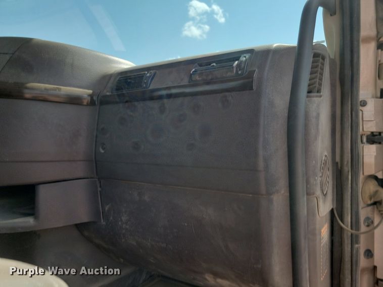 image for item OD9688 2014 Volvo  VNL semi truck