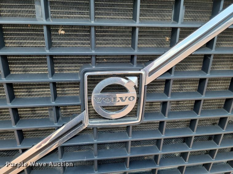 image for item OD9688 2014 Volvo  VNL semi truck