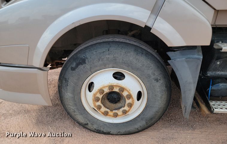 image for item OD9688 2014 Volvo  VNL semi truck