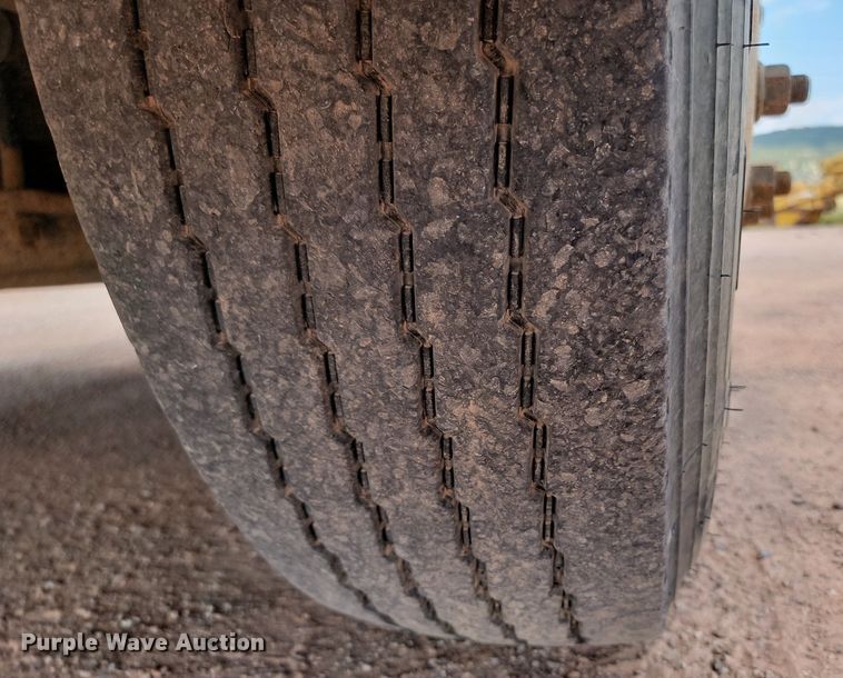 image for item OD9688 2014 Volvo  VNL semi truck