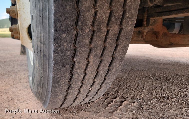 image for item OD9688 2014 Volvo  VNL semi truck