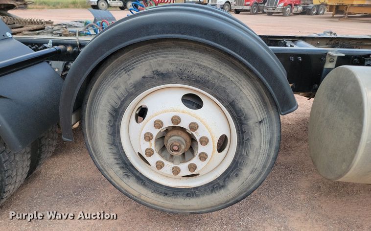 image for item OD9688 2014 Volvo  VNL semi truck