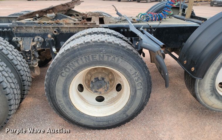 image for item OD9688 2014 Volvo  VNL semi truck