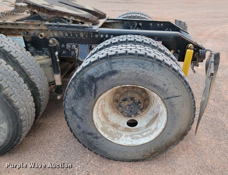 image for item OD9688 2014 Volvo  VNL semi truck