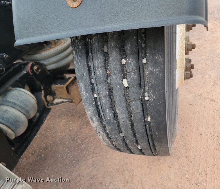 image for item OD9688 2014 Volvo  VNL semi truck