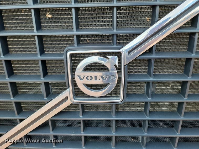 image for item OD9688 2014 Volvo  VNL semi truck