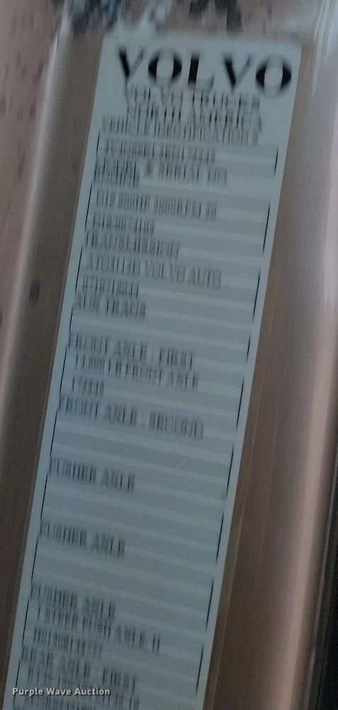 image for item OD9688 2014 Volvo  VNL semi truck