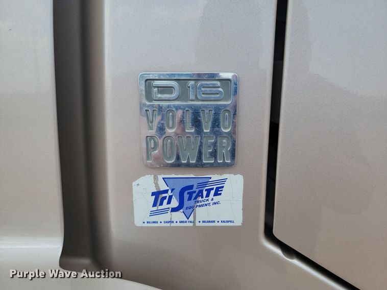 image for item OD9690 2014 Volvo  VNL semi truck