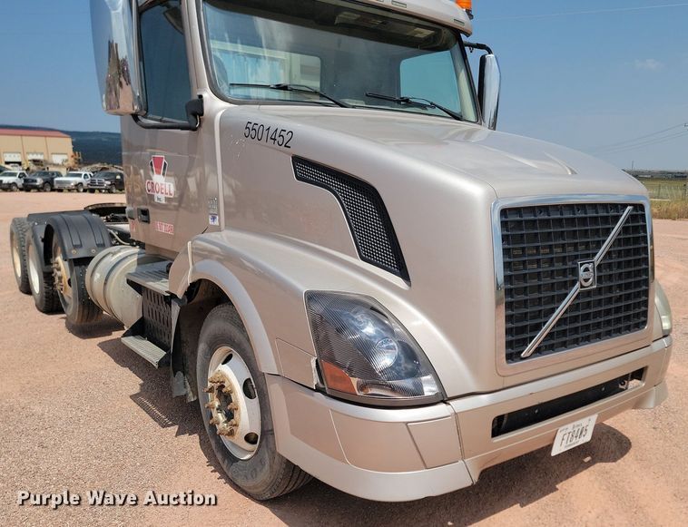 image for item OD9690 2014 Volvo  VNL semi truck