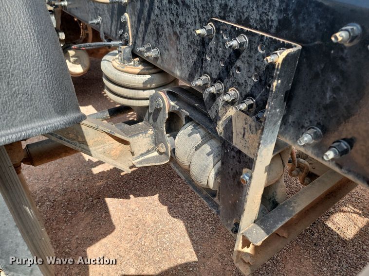 image for item OD9690 2014 Volvo  VNL semi truck