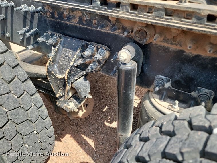 image for item OD9690 2014 Volvo  VNL semi truck