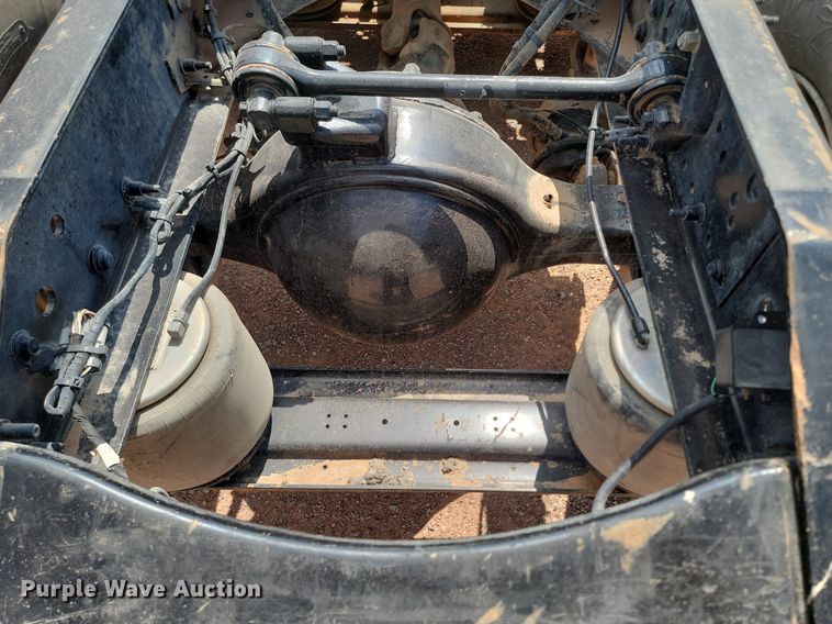 image for item OD9690 2014 Volvo  VNL semi truck