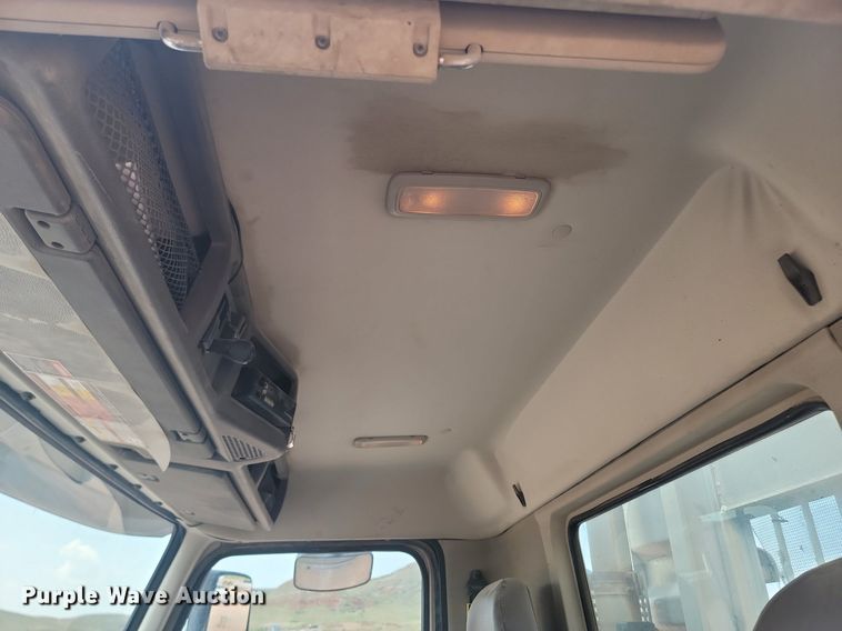 image for item OD9690 2014 Volvo  VNL semi truck