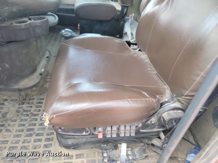 image for item OD9690 2014 Volvo  VNL semi truck