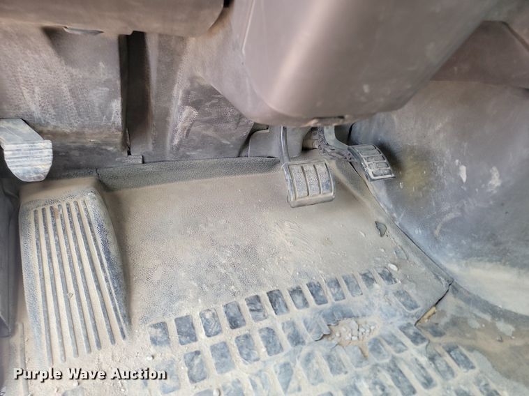 image for item OD9690 2014 Volvo  VNL semi truck