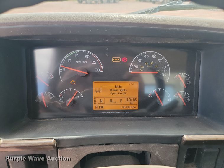 image for item OD9690 2014 Volvo  VNL semi truck