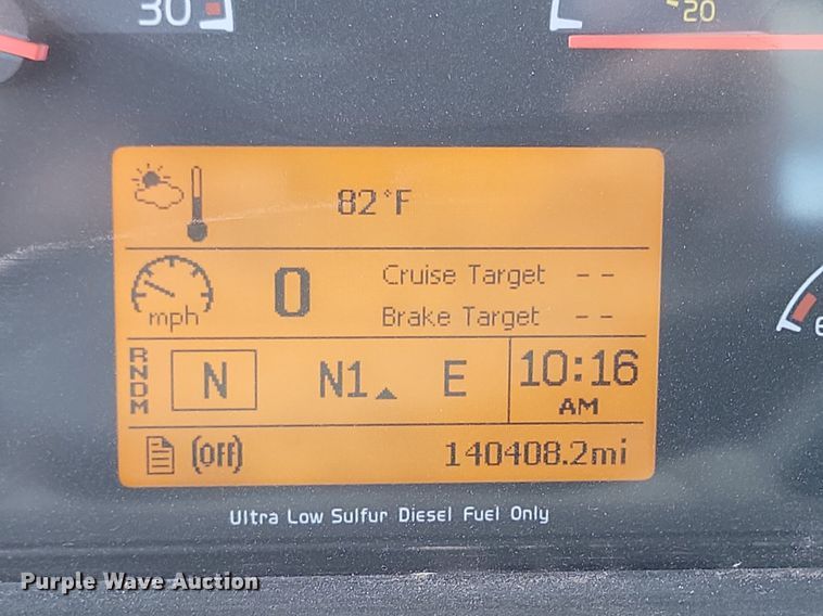 image for item OD9690 2014 Volvo  VNL semi truck