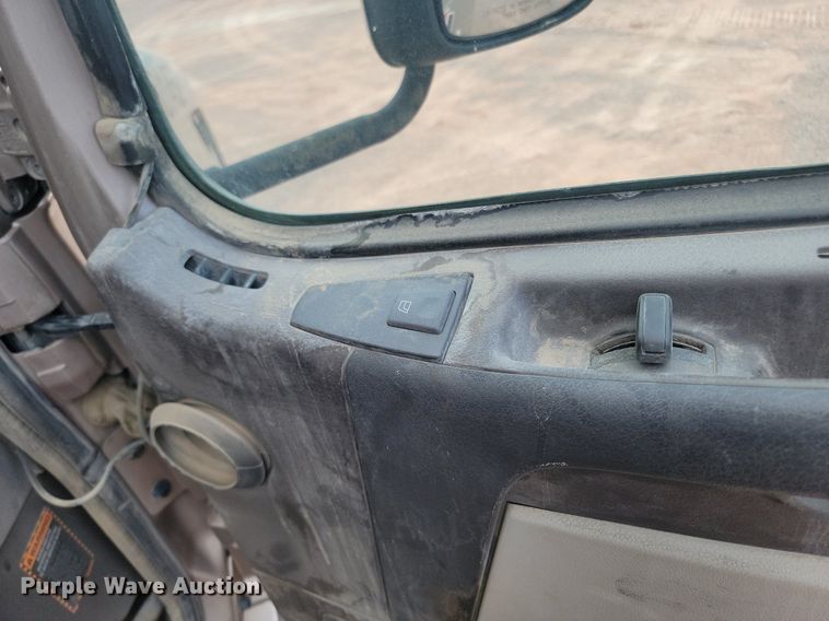 image for item OD9690 2014 Volvo  VNL semi truck