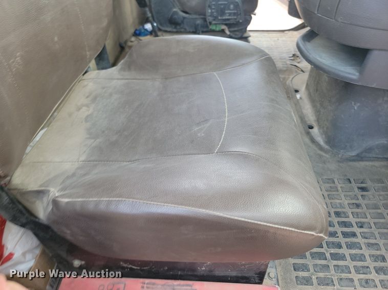 image for item OD9690 2014 Volvo  VNL semi truck